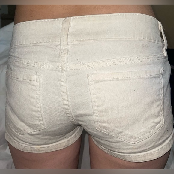 Vintage Guess Jean Shorts - Picture 2 of 4